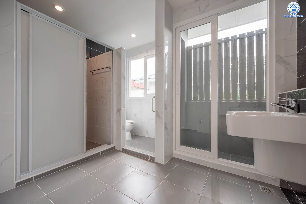 บ้านมือสองตกแต่งใหม่ โครงการ คาซ่าวิลล์ ราชพฤกษ์-แจ้งวัฒนะ จากแบรนด์ Q.House ต่อเติมครบพร้อมเข้าอยู่ เนื้อที่ 50 ตร.ว. ฟังก์ชันจัดเต็ม 3 ห้องนอน 2 ห้องน้ำ จอดรถได้ 2 คัน บนทำเลศักยภาพ ติดถนนราชพฤกษ์ ใกล้ทางด่วน "แจ้งวัฒนะ" และเซ็นทรัลแจ้งวัฒนะ